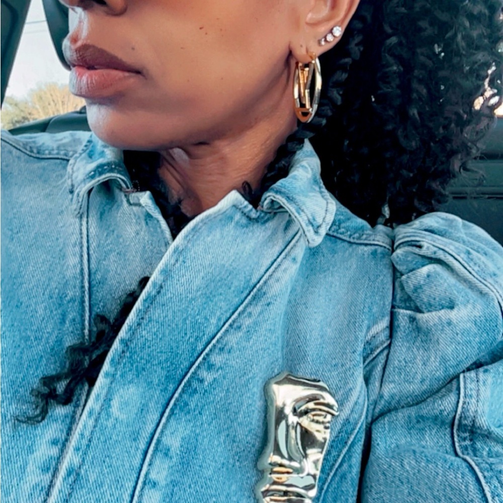 Stylish Gold Brooch